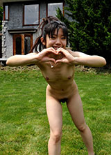  Youzn nude Asian teen enjoys exposing her lovely hairy pussy outdoors javmodel pics tube 無修正エロ画像  無料エロ動画 japanesebeauties.one AV女優ギャラリー