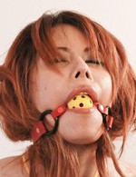Japanese hottie Moe Aizawa tied up and finger fucked