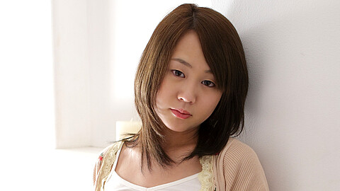 Kasumi Udagawa ミニスカート